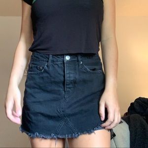 American eagle black denim skirt.